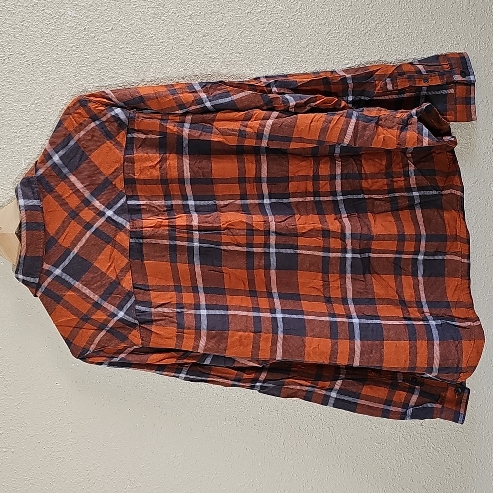 Columbia Long Horns Casual Buttpn-Down Shirt. - Picture 5 of 6
